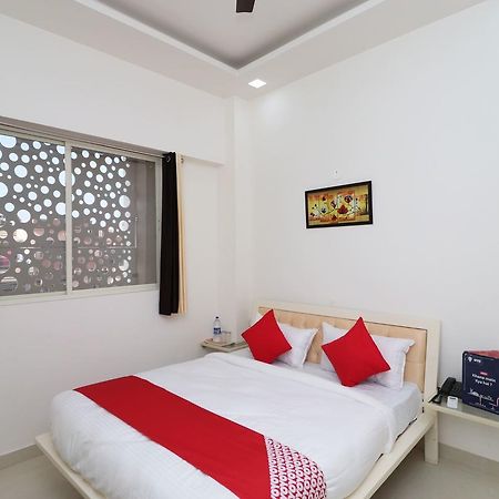 בארילי Oyo 13406 Hotel Golden Leaf מראה חיצוני תמונה