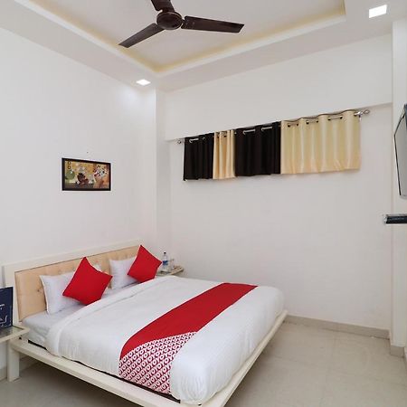 בארילי Oyo 13406 Hotel Golden Leaf מראה חיצוני תמונה