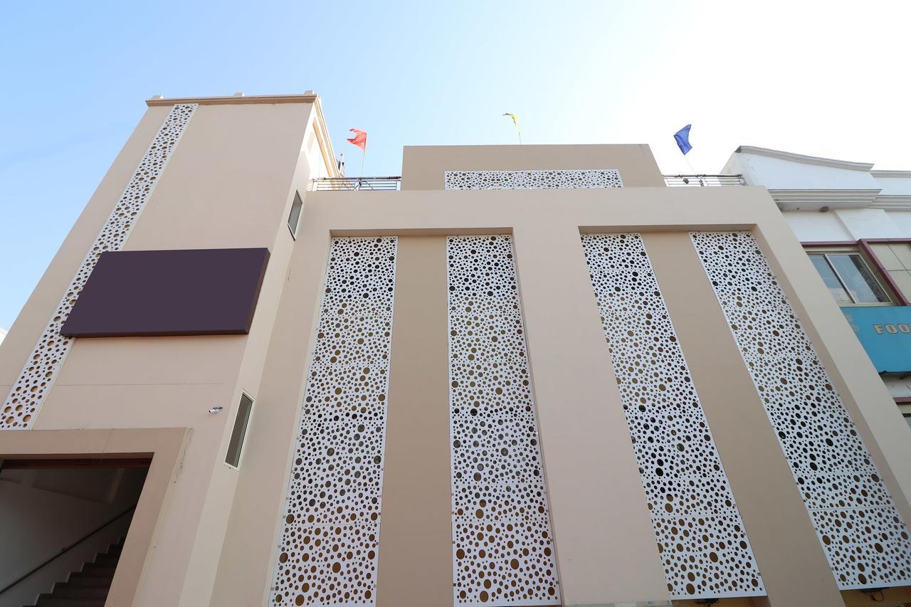 בארילי Oyo 13406 Hotel Golden Leaf מראה חיצוני תמונה