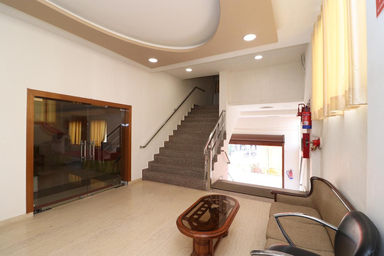 בארילי Oyo 13406 Hotel Golden Leaf מראה חיצוני תמונה