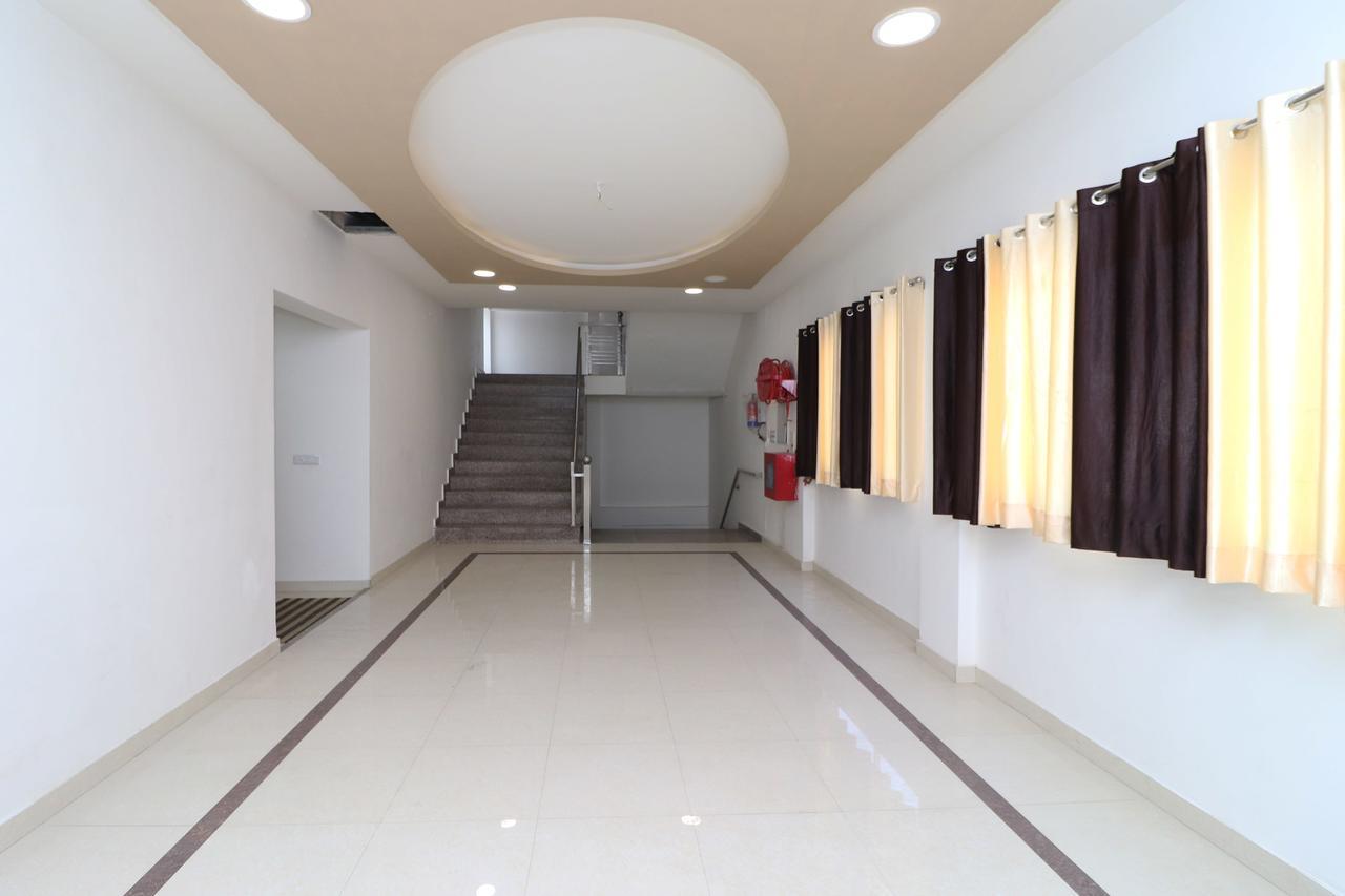 בארילי Oyo 13406 Hotel Golden Leaf מראה חיצוני תמונה