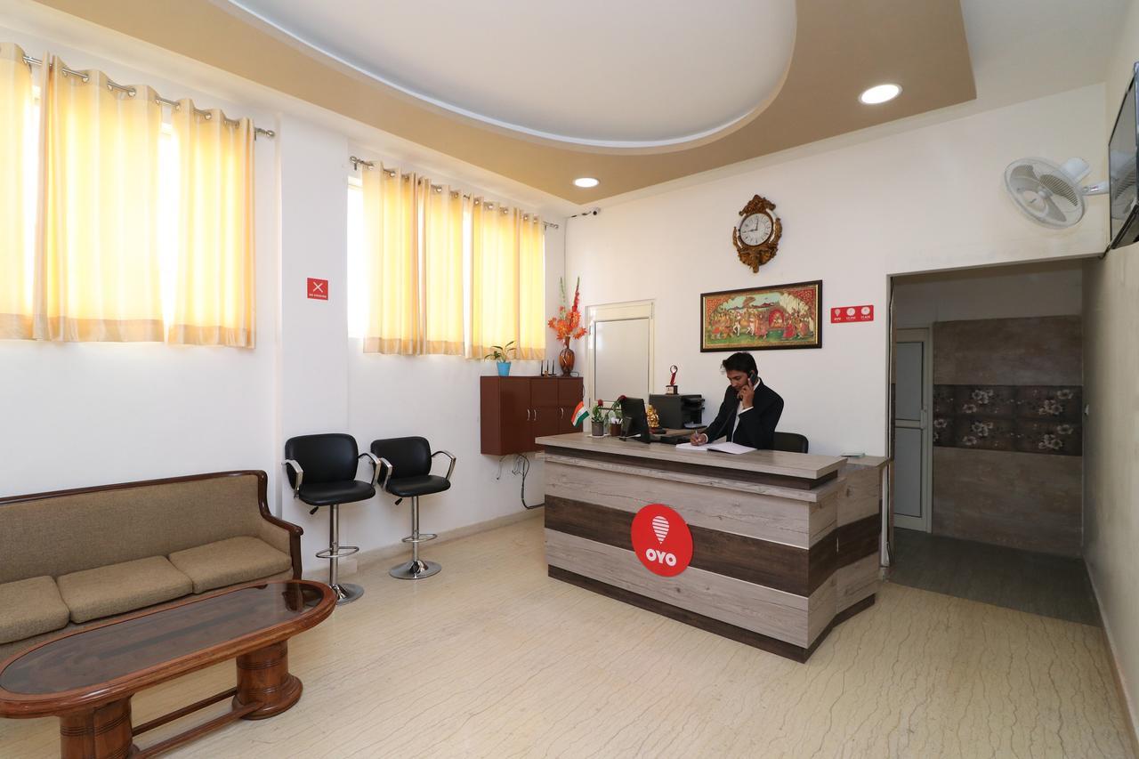 בארילי Oyo 13406 Hotel Golden Leaf מראה חיצוני תמונה